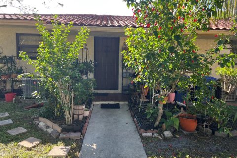 Condo in Miami, Florida, 2 bedrooms  № 2011034 - photo 2