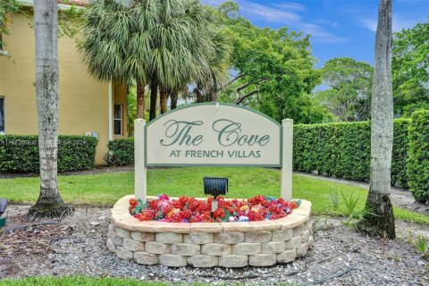 Condo in Pembroke Pines, Florida, 3 bedrooms  № 1418440 - photo 4