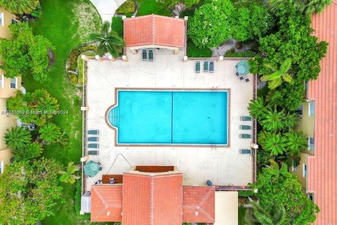Condo in Pembroke Pines, Florida, 3 bedrooms  № 1418440 - photo 2