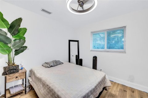 Commercial property in Hollywood, Florida № 2029284 - photo 5