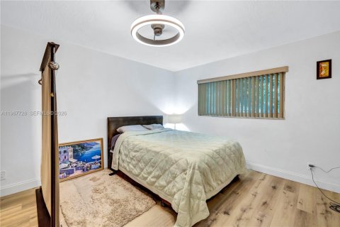 Commercial property in Hollywood, Florida № 2029284 - photo 9