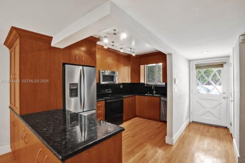 Купить таунхаус в Майами-Шорс, Флорида 2 спальни, 140м2, № 1988680 - фото 4