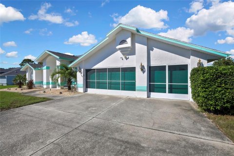 Casa en venta en Spring Hill, Florida, 3 dormitorios, 202.53 m2 № 2431669 - foto 3