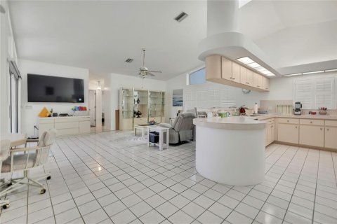 Casa en venta en Spring Hill, Florida, 3 dormitorios, 202.53 m2 № 2431669 - foto 12