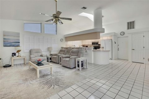 Casa en venta en Spring Hill, Florida, 3 dormitorios, 202.53 m2 № 2431669 - foto 16