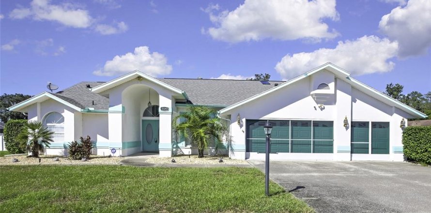 Casa en Spring Hill, Florida 3 dormitorios, 202.53 m2 № 2431669