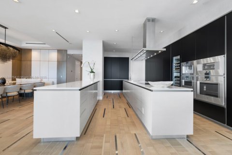 Купить кондоминиум в Санни-Айлс-Бич, Флорида 6 спален, 642.42м2, № 1958090 - фото 17