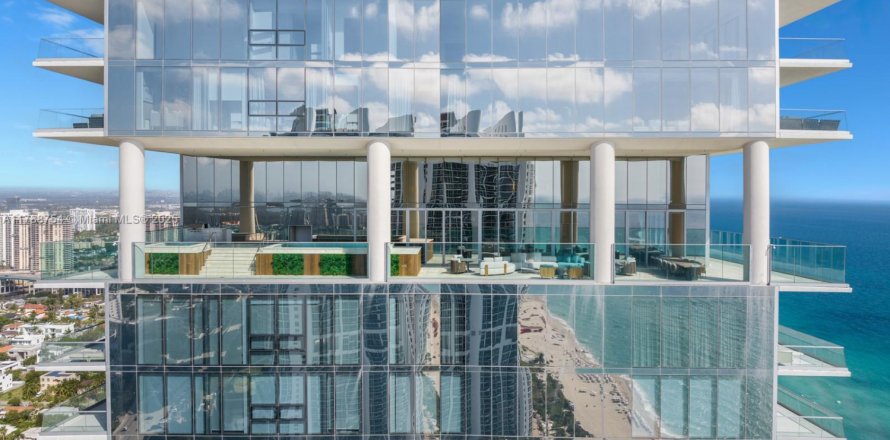 Кондоминиум с 6 спальнями в Санни-Айлс-Бич, Флорида № 1958090