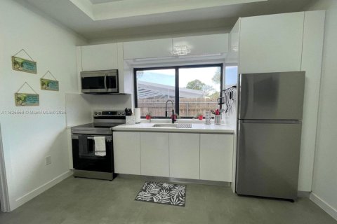 House in Key Largo, Florida 5 bedrooms, 195.09 sq.m. № 1799067 - photo 15