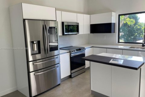 House in Key Largo, Florida 5 bedrooms, 195.09 sq.m. № 1799067 - photo 4