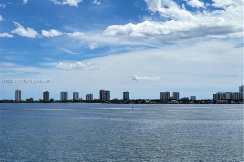 Condominio en venta en Lake Park, Florida, 2 dormitorios, 133.78 m2 № 1933953 - foto 1