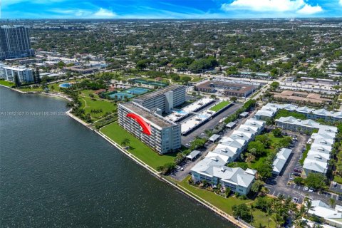 Condominio en venta en Lake Park, Florida, 2 dormitorios, 133.78 m2 № 1933953 - foto 2