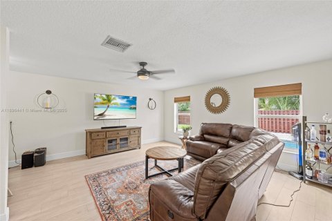 House in Plantation, Florida 4 bedrooms, 199.18 sq.m. № 1953120 - photo 29