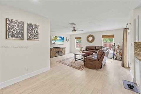 House in Plantation, Florida 4 bedrooms, 199.18 sq.m. № 1953120 - photo 28