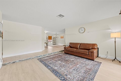 House in Plantation, Florida 4 bedrooms, 199.18 sq.m. № 1953120 - photo 14