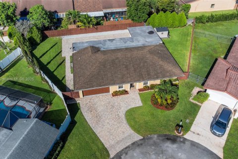 House in Plantation, Florida 4 bedrooms, 199.18 sq.m. № 1953120 - photo 4