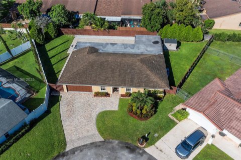House in Plantation, Florida 4 bedrooms, 199.18 sq.m. № 1953120 - photo 5