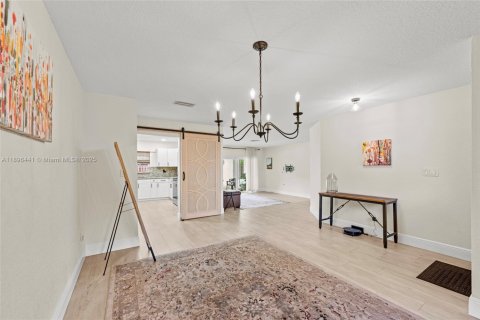 House in Plantation, Florida 4 bedrooms, 199.18 sq.m. № 1953120 - photo 11