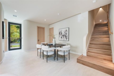 Touwnhouse à vendre à Miami, Floride: 3 chambres, 203.73 m2 № 2030094 - photo 7