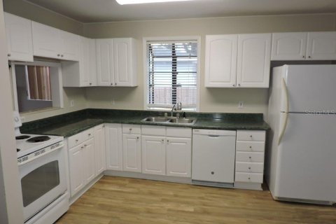Villa ou maison à louer à Orlando, Floride: 2 chambres, 133.78 m2 № 2405484 - photo 9