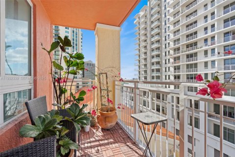 Condo in Miami, Florida, 2 bedrooms № 2152442 - photo 16
