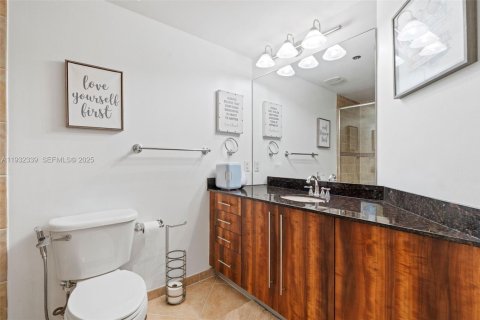 Condo in Miami, Florida, 2 bedrooms № 2152442 - photo 12