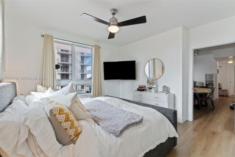 Condo in Miami, Florida, 2 bedrooms № 2152442 - photo 8