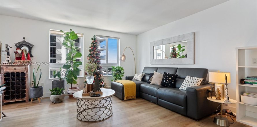 Condo in Miami, Florida, 2 bedrooms № 2152442