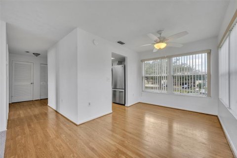 Condominio en venta en Wildwood, Florida, 1 dormitorio, 81.01 m2 № 1911599 - foto 12
