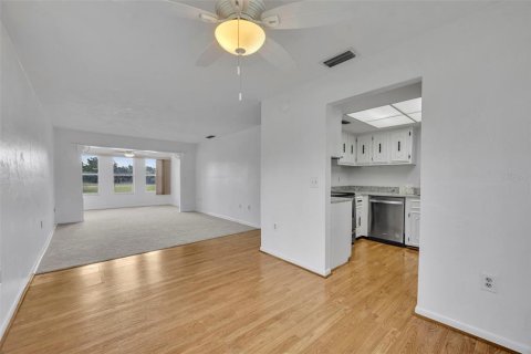 Condominio en venta en Wildwood, Florida, 1 dormitorio, 81.01 m2 № 1911599 - foto 14