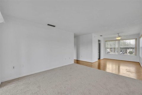 Condominio en venta en Wildwood, Florida, 1 dormitorio, 81.01 m2 № 1911599 - foto 8