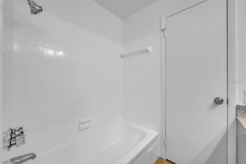 Condominio en venta en Wildwood, Florida, 1 dormitorio, 81.01 m2 № 1911599 - foto 24