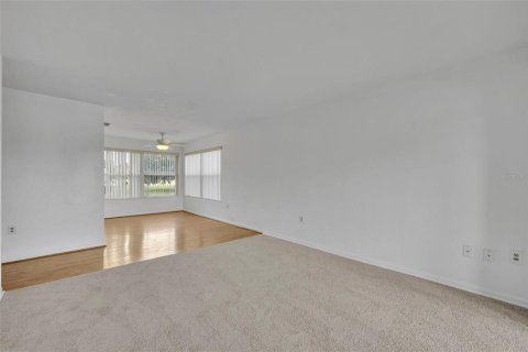 Condominio en venta en Wildwood, Florida, 1 dormitorio, 81.01 m2 № 1911599 - foto 7