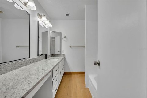 Condominio en venta en Wildwood, Florida, 1 dormitorio, 81.01 m2 № 1911599 - foto 22