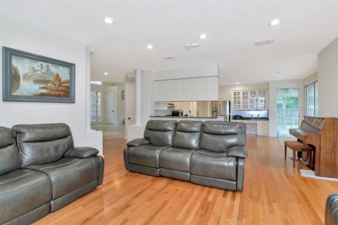 Casa en venta en Tampa, Florida, 6 dormitorios, 386.57 m2 № 1899139 - foto 16