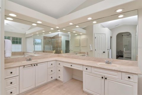 Casa en venta en Tampa, Florida, 6 dormitorios, 386.57 m2 № 1899139 - foto 25