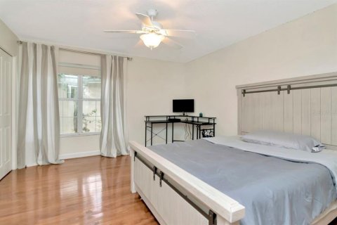 Casa en venta en Tampa, Florida, 6 dormitorios, 386.57 m2 № 1899139 - foto 28