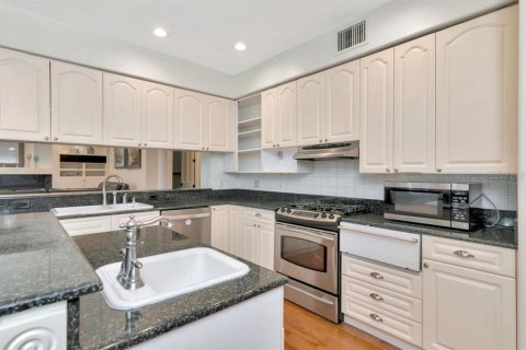 Casa en venta en Tampa, Florida, 6 dormitorios, 386.57 m2 № 1899139 - foto 7
