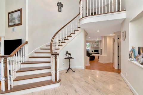 Casa en venta en Tampa, Florida, 6 dormitorios, 386.57 m2 № 1899139 - foto 5