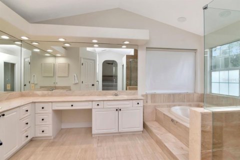 Casa en venta en Tampa, Florida, 6 dormitorios, 386.57 m2 № 1899139 - foto 24
