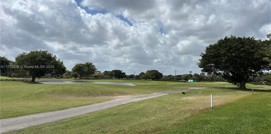 Condo in Pembroke Pines, Florida, 2 bedrooms № 1728585