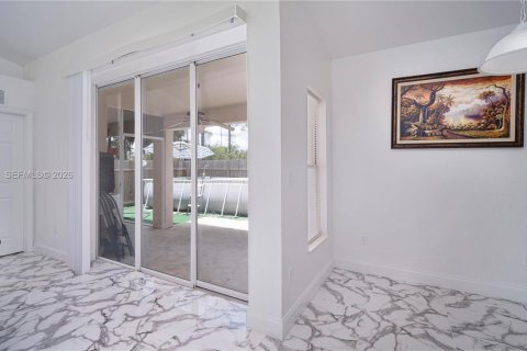 House in Naples, Florida 3 bedrooms, 142.6 sq.m. № 2069541 - photo 7