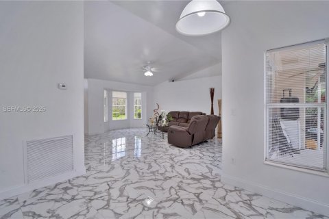 House in Naples, Florida 3 bedrooms, 142.6 sq.m. № 2069541 - photo 22