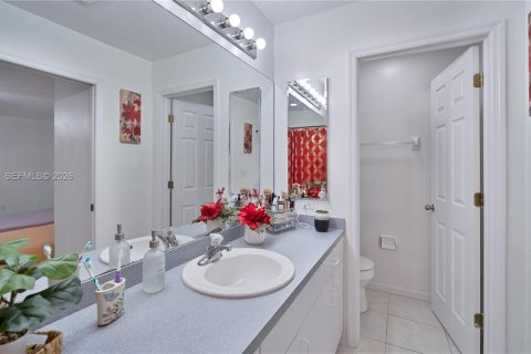 House in Naples, Florida 3 bedrooms, 142.6 sq.m. № 2069541 - photo 25