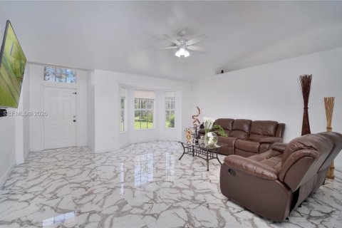 House in Naples, Florida 3 bedrooms, 142.6 sq.m. № 2069541 - photo 21