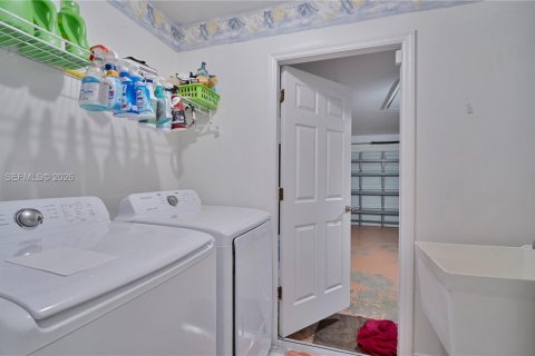 House in Naples, Florida 3 bedrooms, 142.6 sq.m. № 2069541 - photo 20