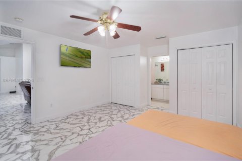 House in Naples, Florida 3 bedrooms, 142.6 sq.m. № 2069541 - photo 27