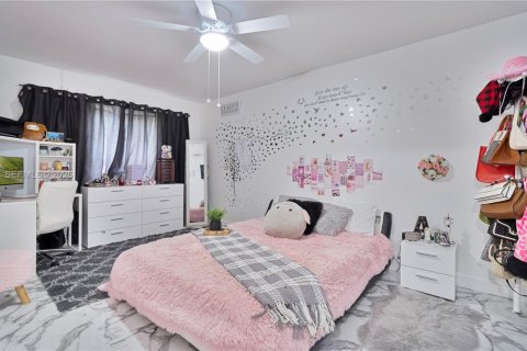 House in Naples, Florida 3 bedrooms, 142.6 sq.m. № 2069541 - photo 4