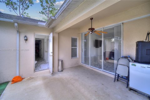 House in Naples, Florida 3 bedrooms, 142.6 sq.m. № 2069541 - photo 28