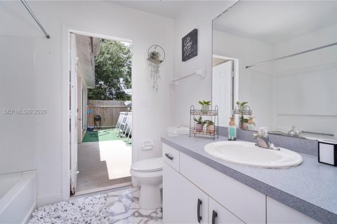 House in Naples, Florida 3 bedrooms, 142.6 sq.m. № 2069541 - photo 14